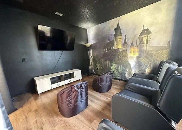 258 Sunset Themed Retreat- Sleeps 10