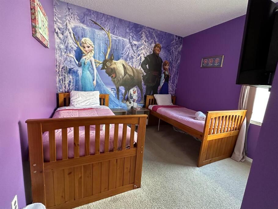 258 Sunset Themed Retreat- Sleeps 10 Villa *