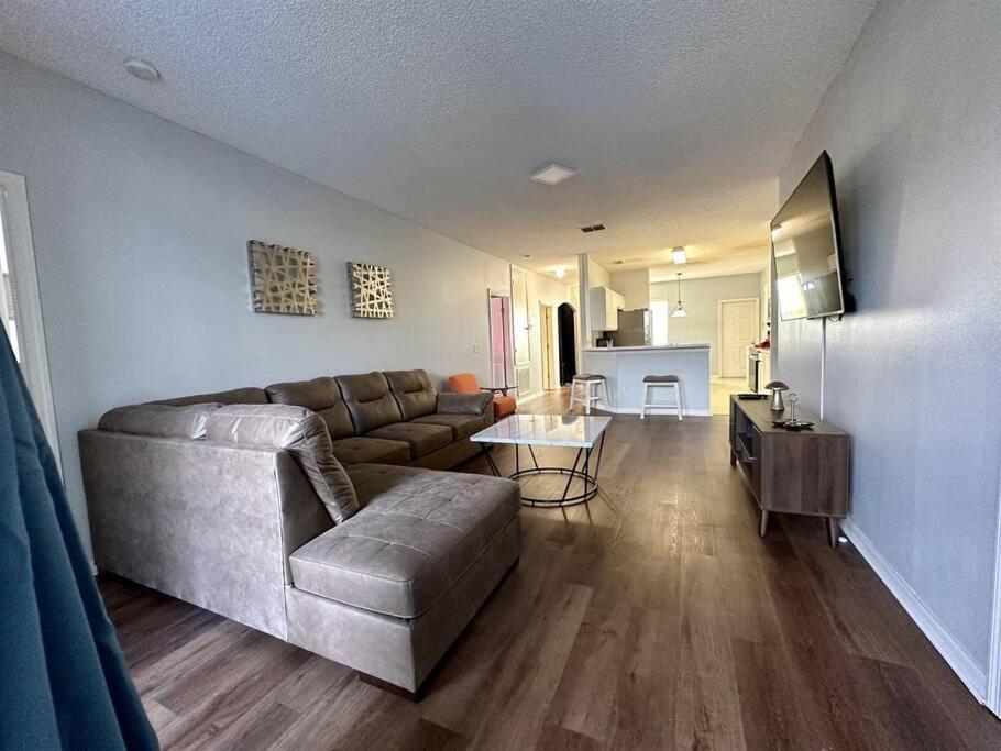 258 Sunset Themed Retreat- Sleeps 10 *