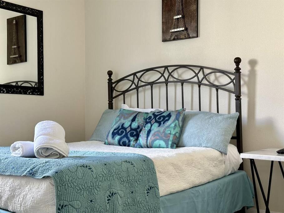 258 Sunset Themed Retreat- Sleeps 10 Villa *