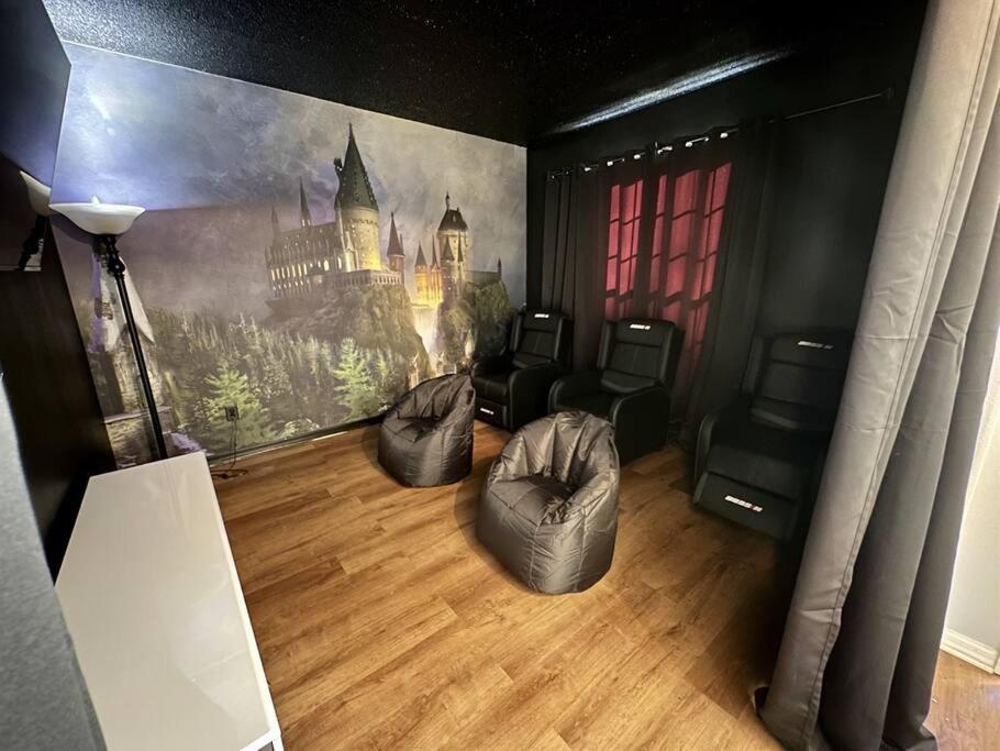 258 Sunset Themed Retreat- Sleeps 10 * Davenport